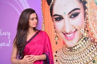 Meenakshi Dixit Launches Naturals Salon